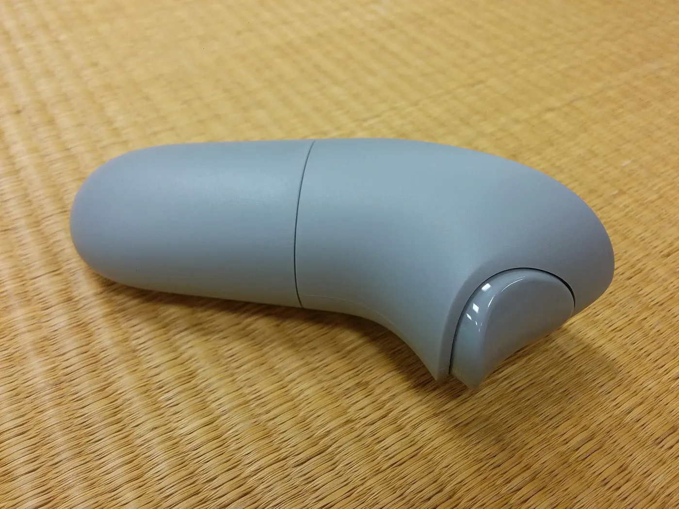 Kính thực tế ảo Oculus Go đặt trên bàn